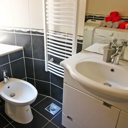 In Palace Two Bedroom's Apartamento *